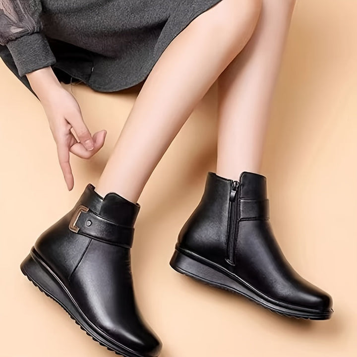 Damen Winterstiefeletten Schwarz mit warmem Futter und Schnallen-Detail