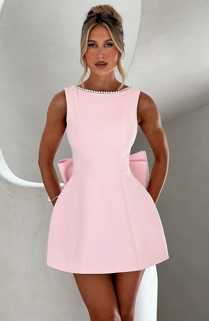 Robe de cocktail courte sans manches pour femme