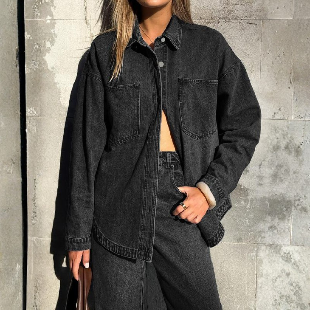 Lässiges Denim-Hemd mit vorderer Knopfleiste und zwei Taschen für Frauen