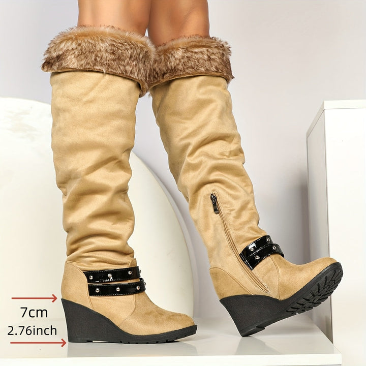Damen Keilabsatz Stiefel mit Kunstfellrand und Zierschnallen, Beige/Schwarz