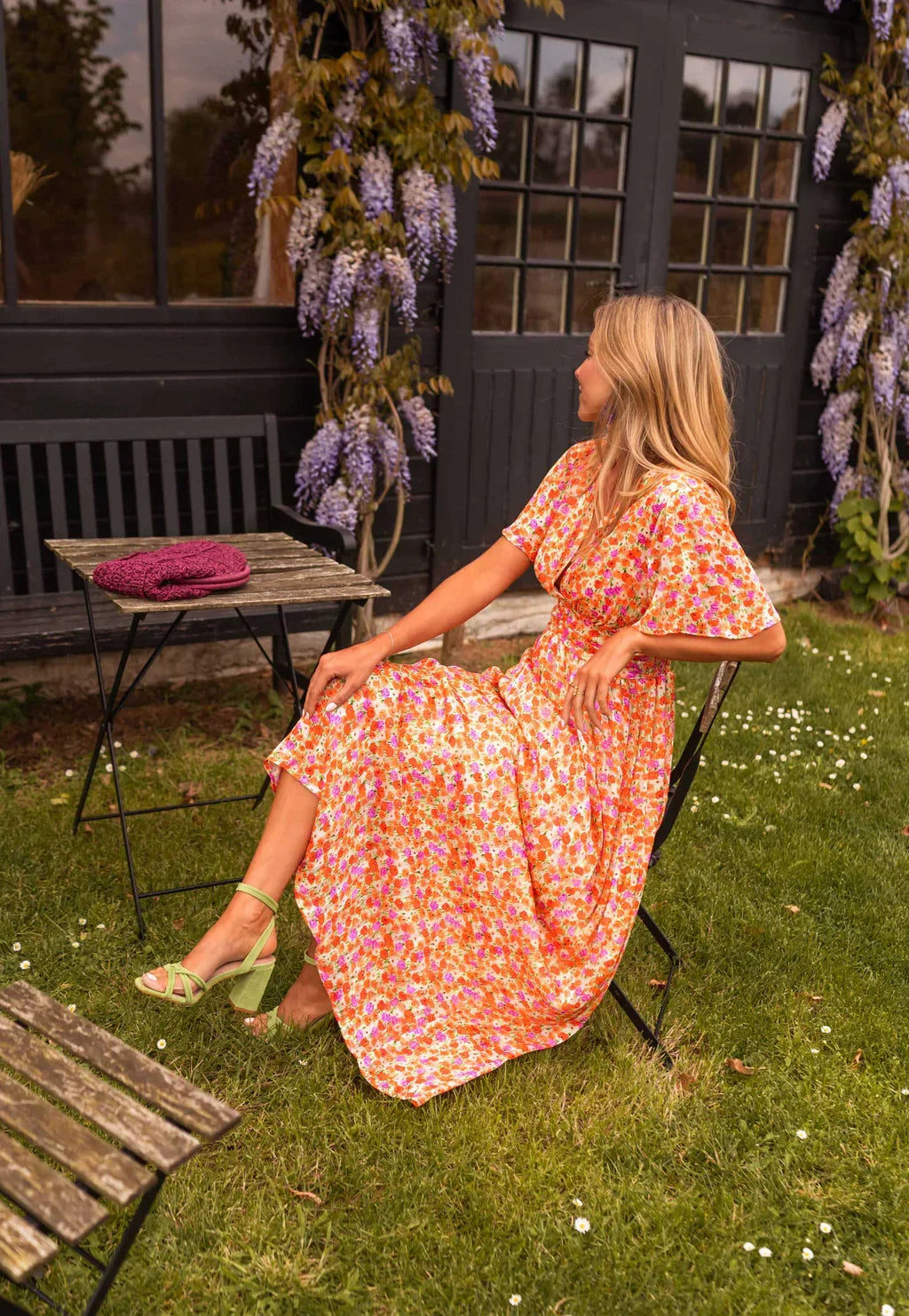 Lange Damenkleid | Buntes Blumenmuster | Tailliert &amp; Fließender Schnitt Sommer