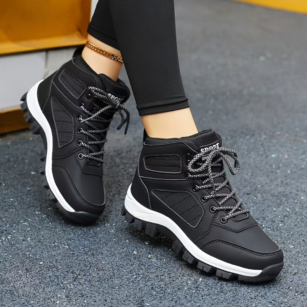 Damen Outdoor-Stiefeletten mit Schnürung &amp; robuster Sohle in Weiß