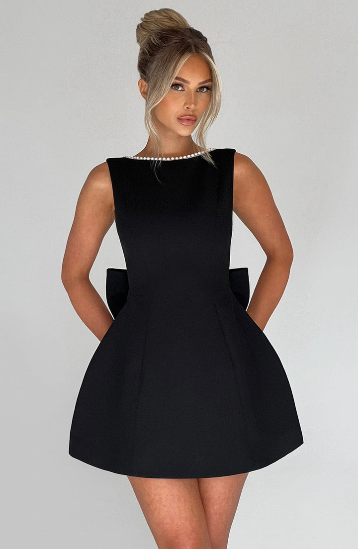 Robe de cocktail courte sans manches pour femme