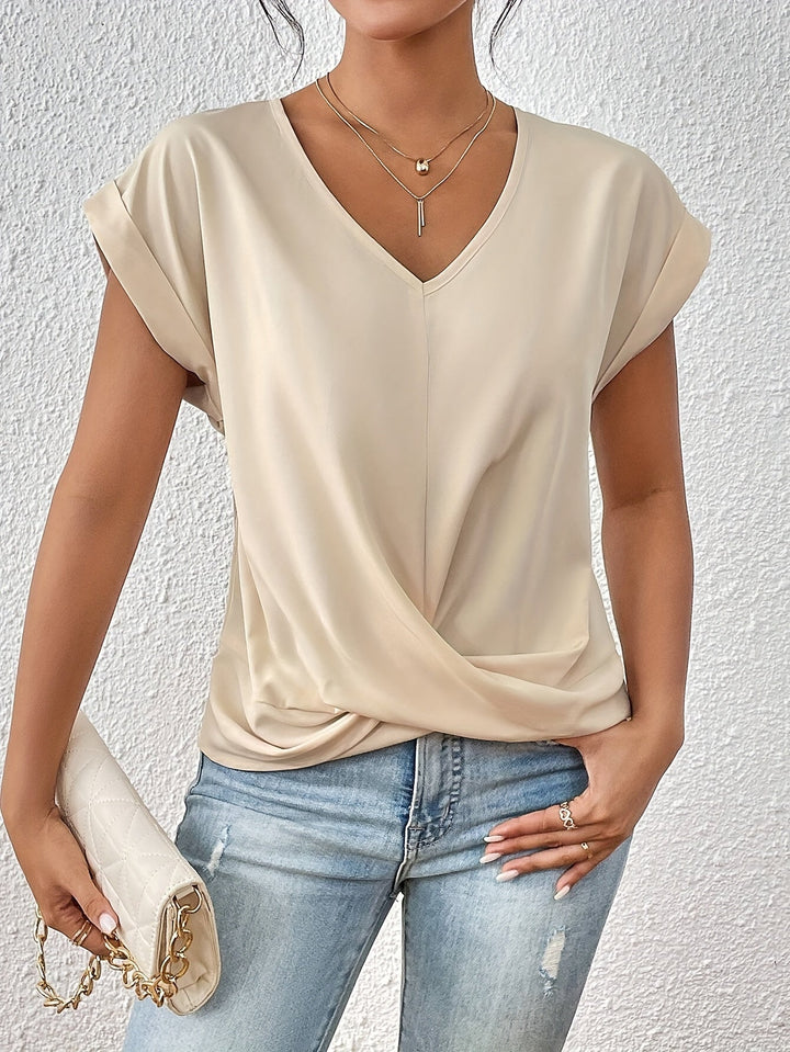 Cleo | Comfortable T-Shirt with Sweetheart Neckline for Everyday Wear