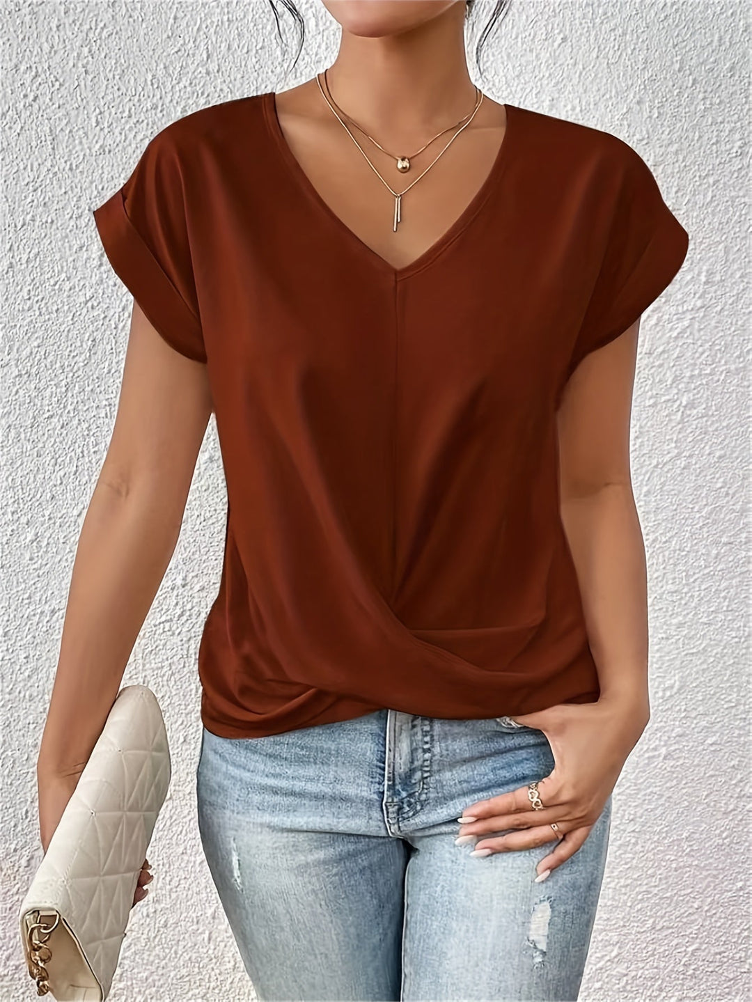 Cleo | Comfortable T-Shirt with Sweetheart Neckline for Everyday Wear