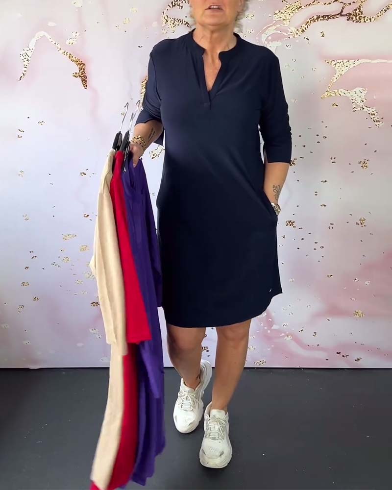 HANNEKE - Einfarbiges Kleid mit V Ausschnitt