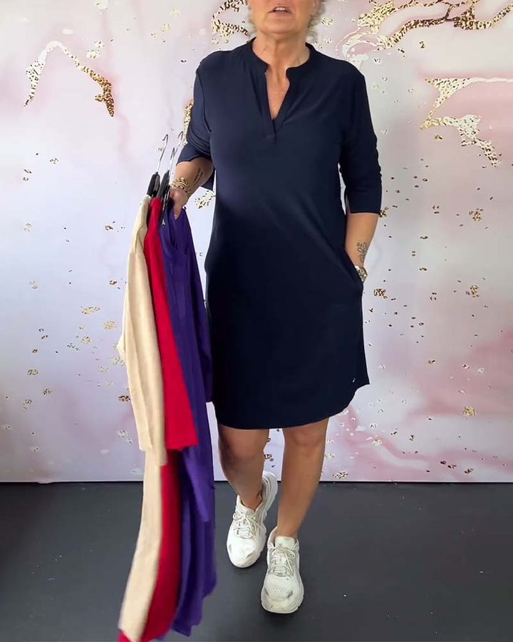 HANNEKE - Einfarbiges Kleid mit V Ausschnitt
