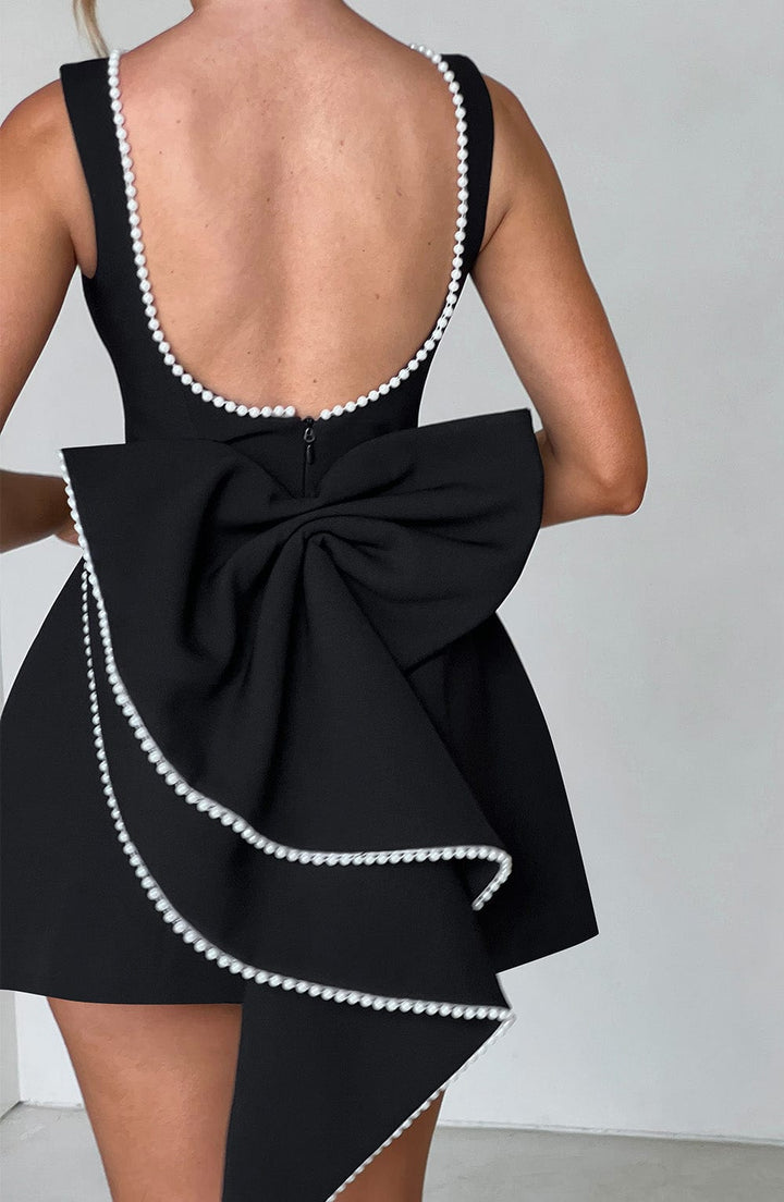 Robe de cocktail courte sans manches pour femme