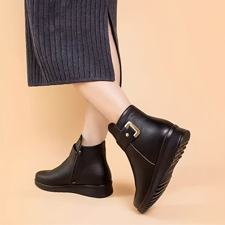 Damen Winterstiefeletten Schwarz mit warmem Futter und Schnallen-Detail
