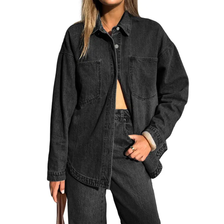 Lässiges Denim-Hemd mit vorderer Knopfleiste und zwei Taschen für Frauen