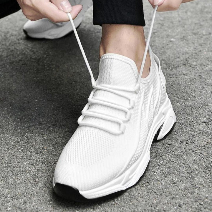 Diskrete erhöhende Herrensneaker mit Stil - MaxLift Boost