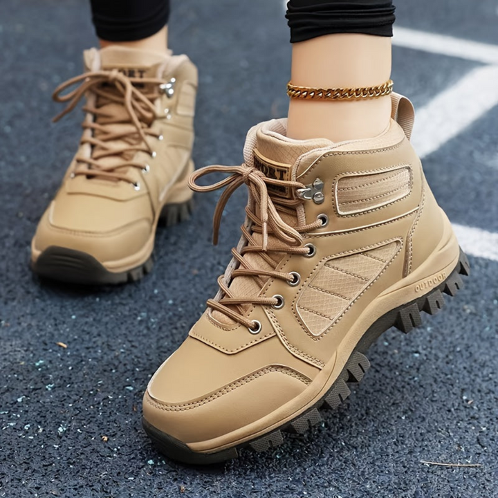 Damen Outdoor-Stiefeletten mit Schnürung &amp; robuster Sohle in Weiß