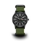 Montre de campagne classique pour homme avec bracelet en tissu et affichage du jour et de la date