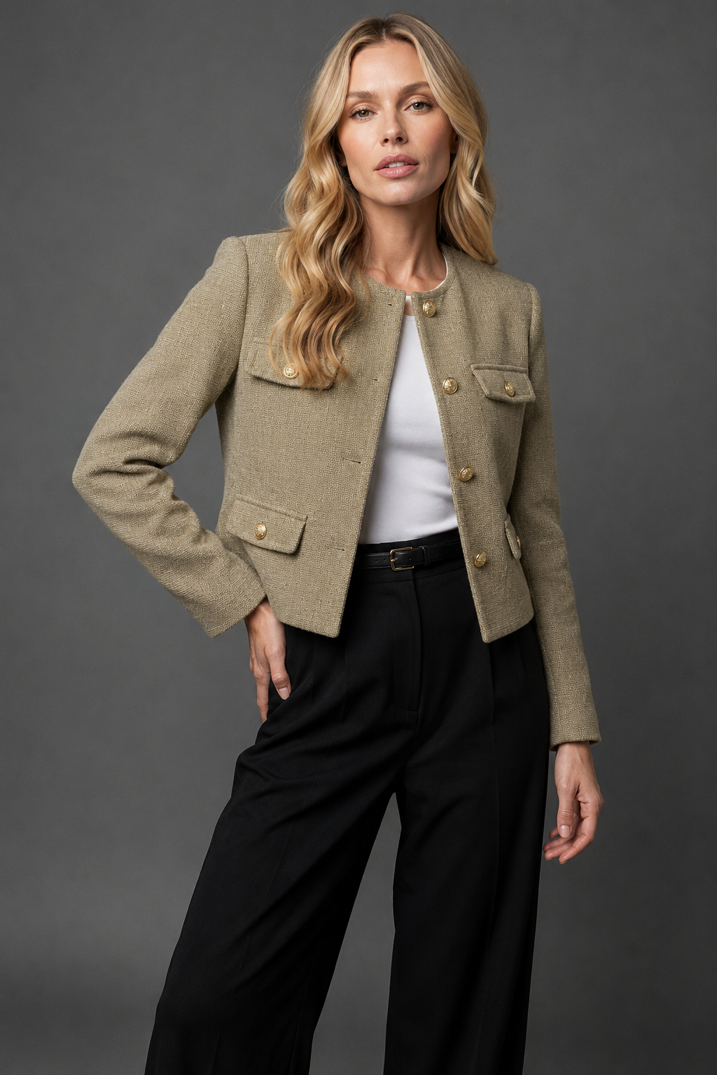 Gekürzter Tweed-Blazer mit goldenen Knöpfen und Klappentaschen