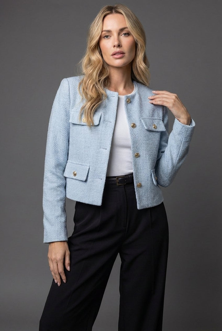 Gekürzter Tweed-Blazer mit goldenen Knöpfen und Klappentaschen