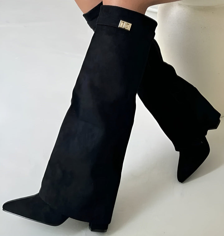 Damenstiefel mit Blockabsatz und eleganter Passform mit Riemchen aus Wildleder oder Leder