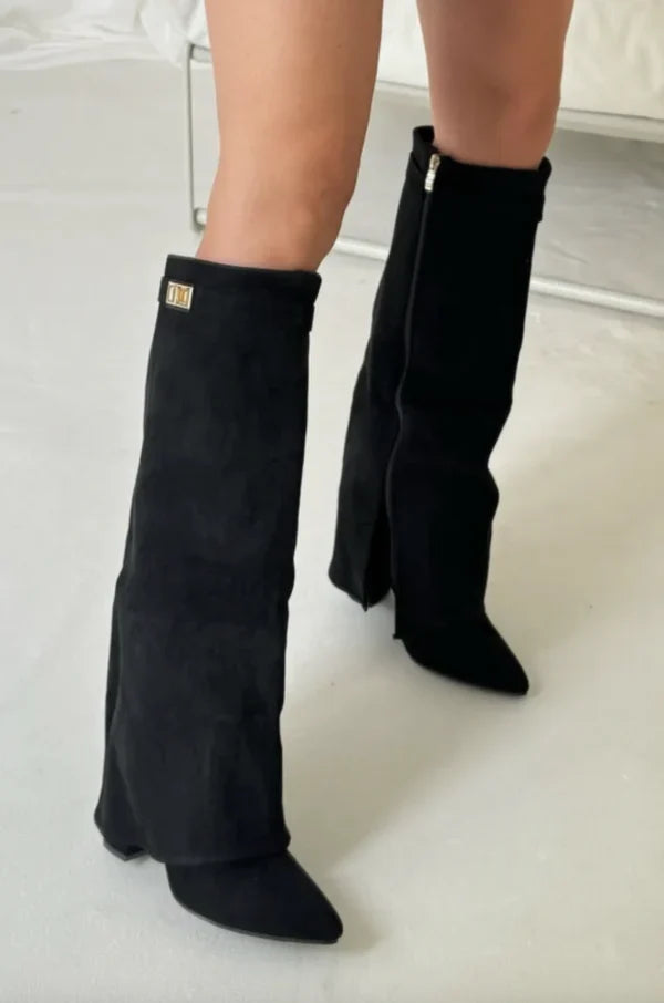Damenstiefel mit Blockabsatz und eleganter Passform mit Riemchen aus Wildleder oder Leder