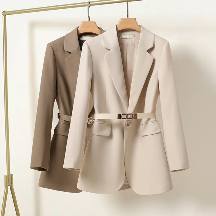 Adeline | Damenblazer mit Gürtel und taillierter Passform