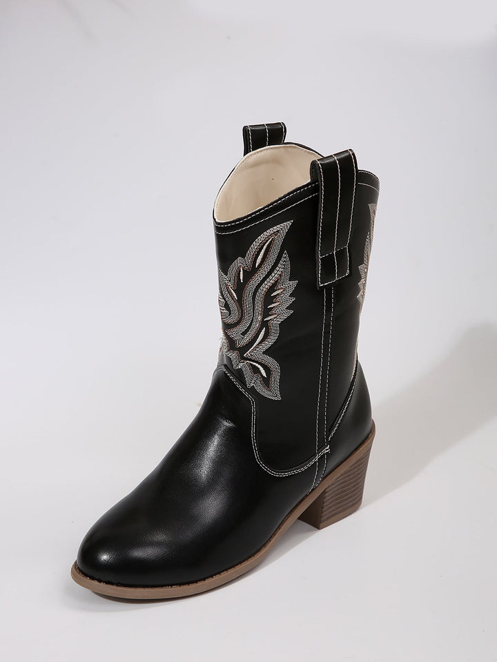 Bottines femme style western à talons carrés