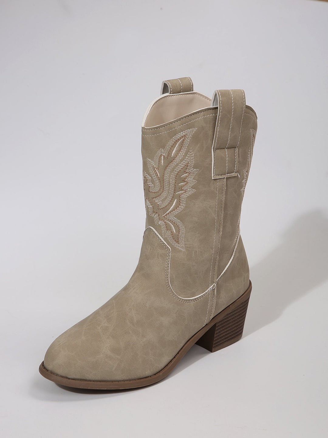 Bottines femme style western à talons carrés