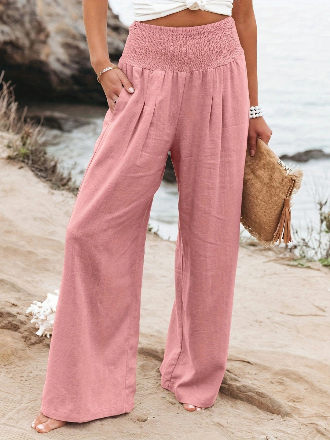 Entspannte Leinenhose mit weitem Bein und gerafftem Bund