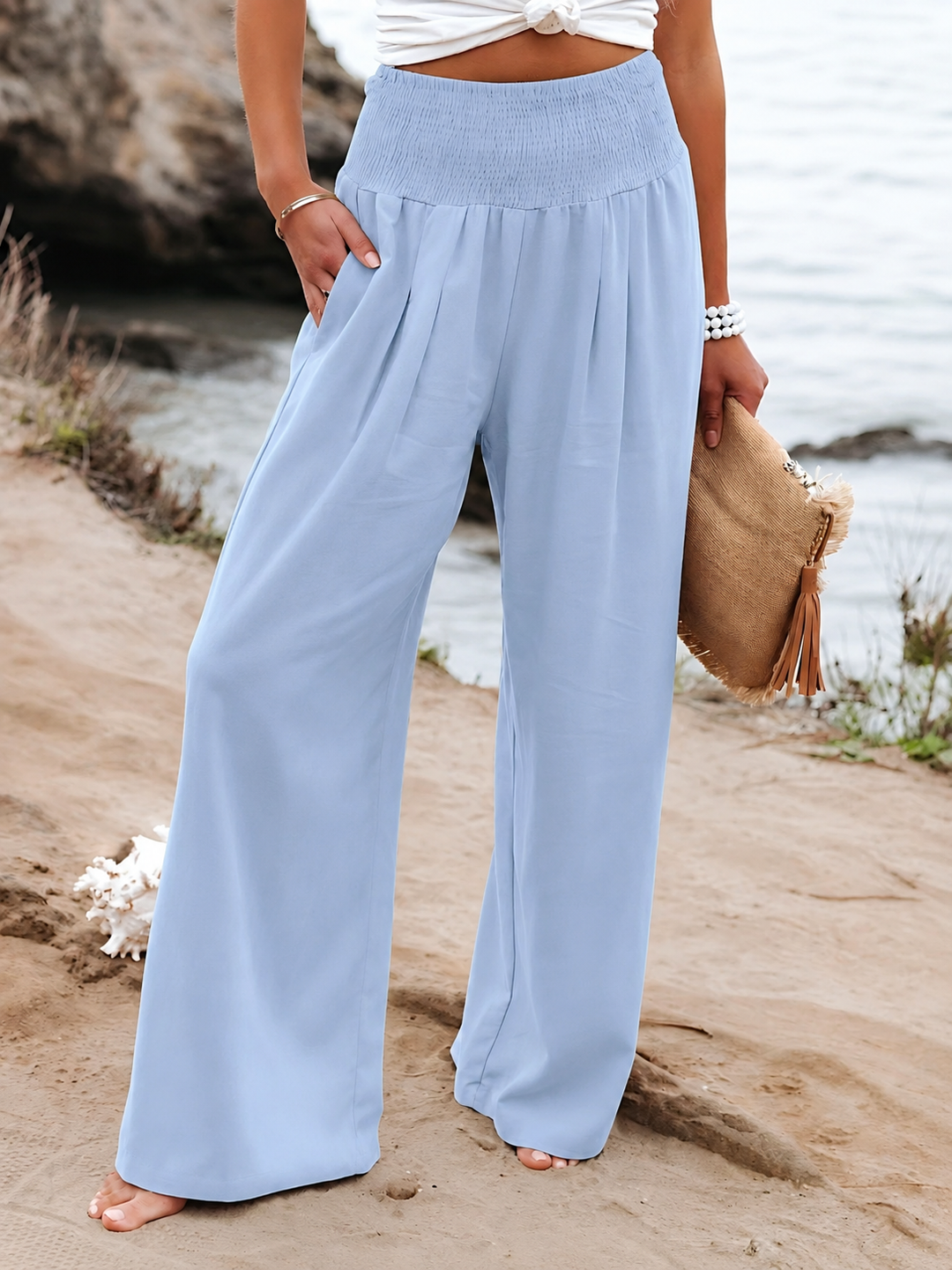 Entspannte Leinenhose mit weitem Bein und gerafftem Bund
