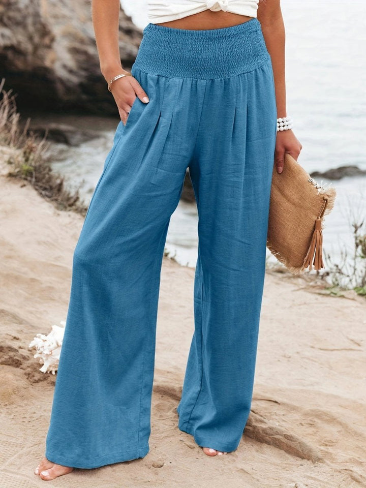 Entspannte Leinenhose mit weitem Bein und gerafftem Bund