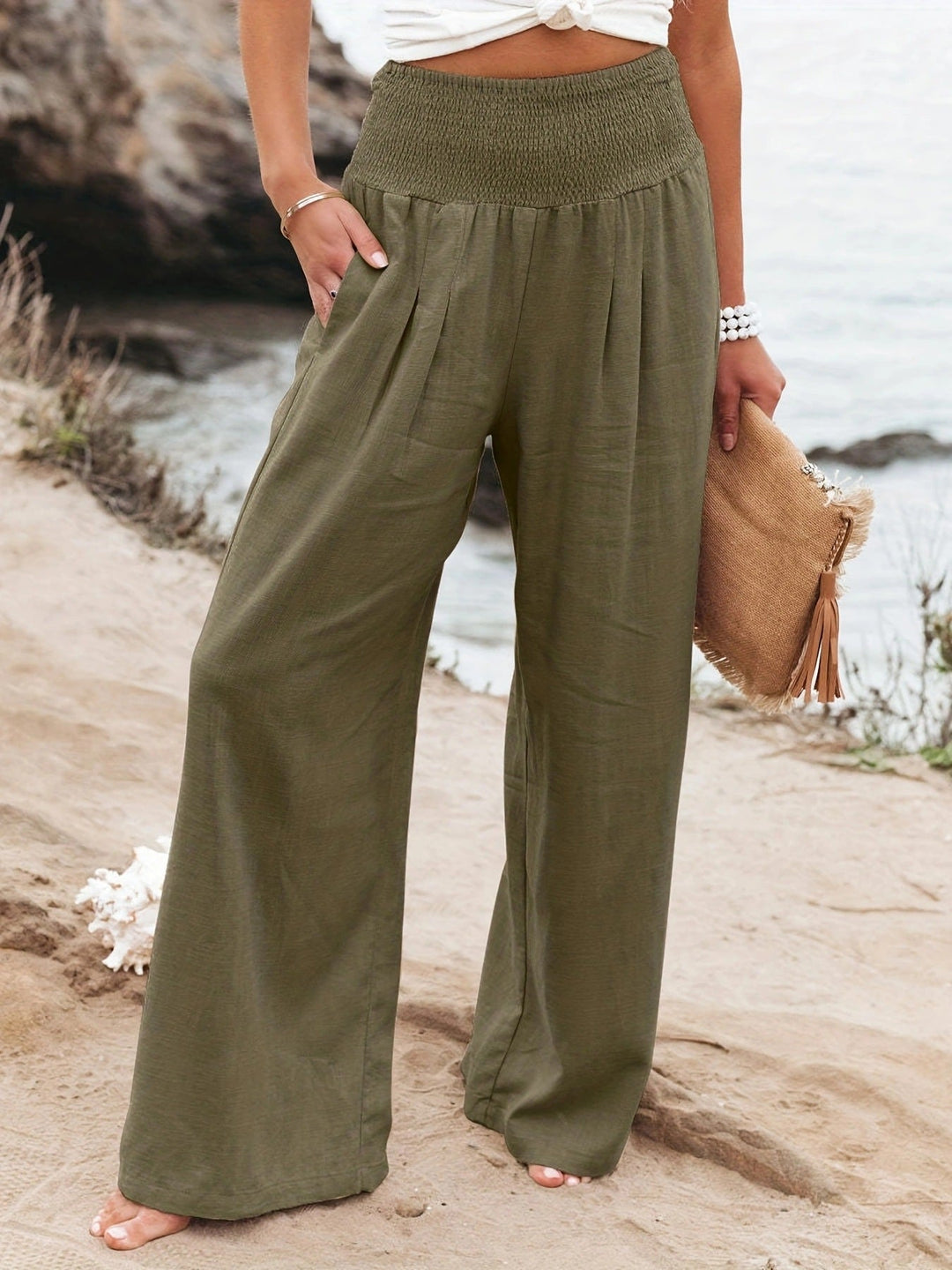 Entspannte Leinenhose mit weitem Bein und gerafftem Bund