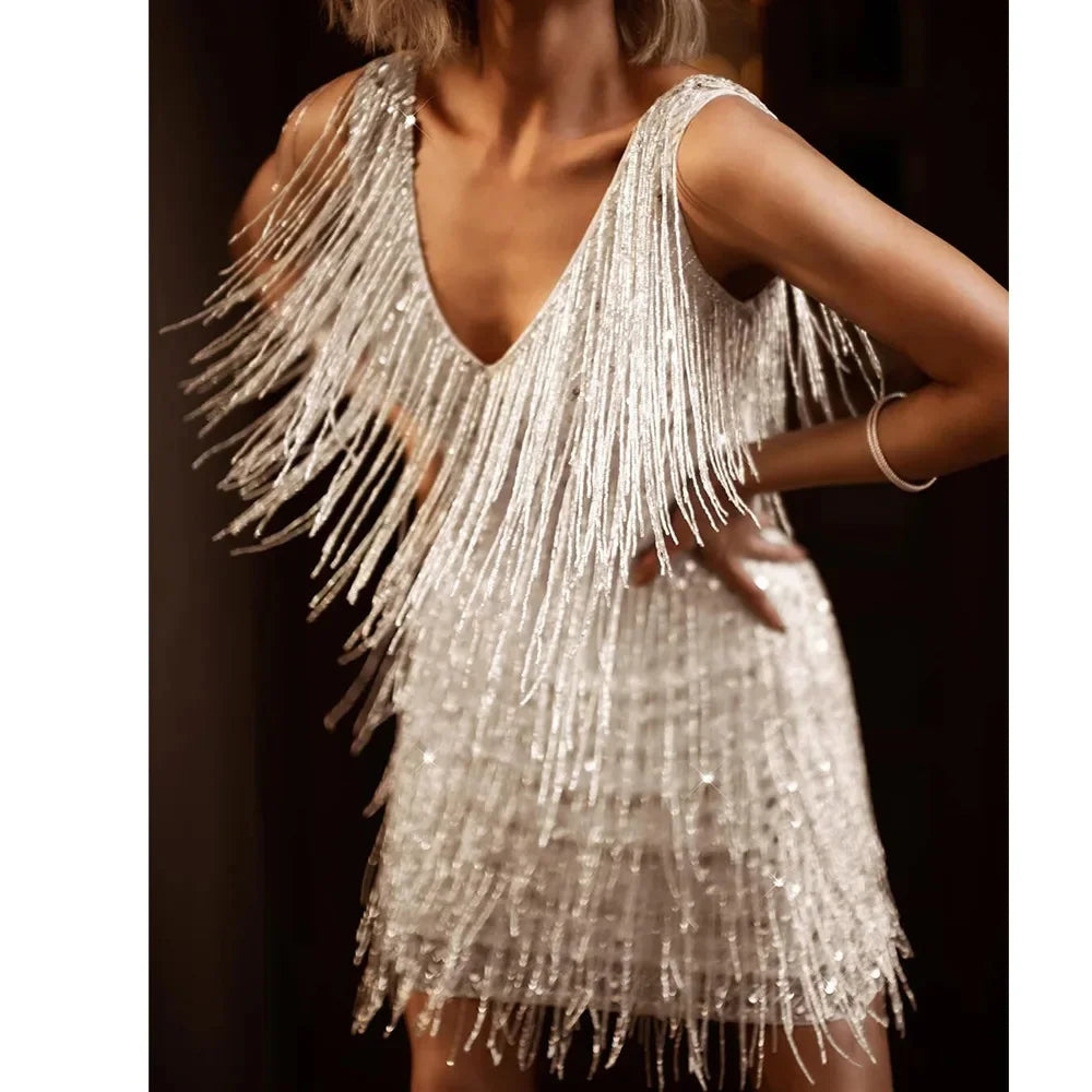 Damen A-Linien Cocktailkleid mit kaskadierenden Fransen und Paillettenakzenten