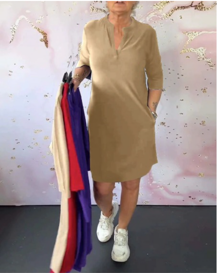 HANNEKE - Einfarbiges Kleid mit V Ausschnitt