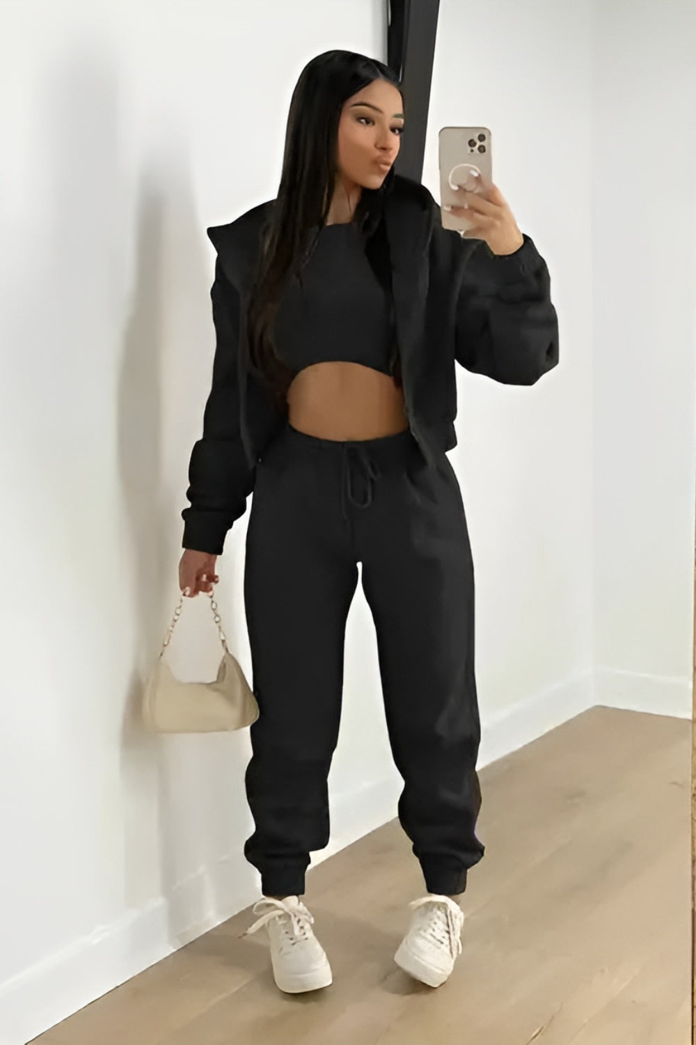 Ensemble de salon trois pièces avec sweat à capuche court et pantalon de jogging