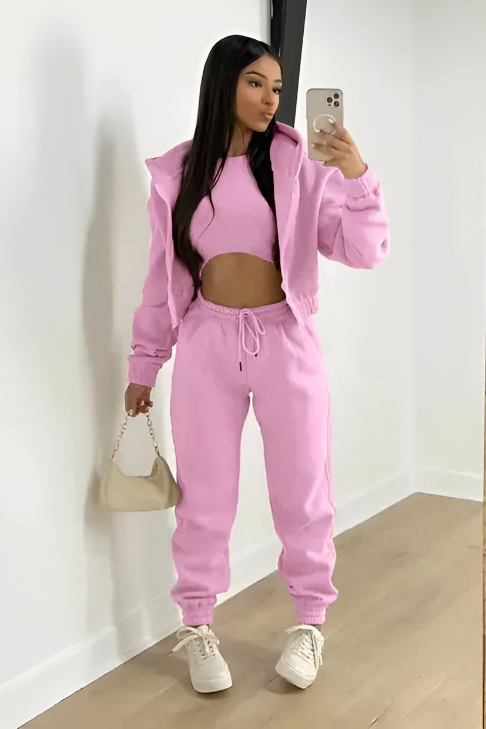 Ensemble de salon trois pièces avec sweat à capuche court et pantalon de jogging
