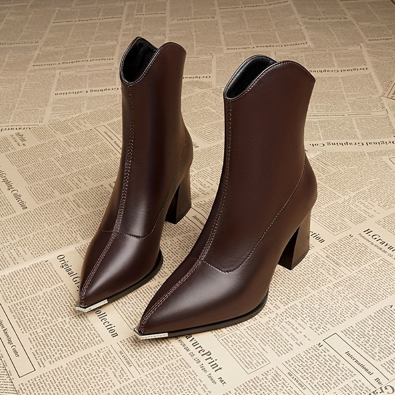 Schwarze Damenstiefelette mit spitzer Zehe, metallener Zehenkappe und Blockabsatz