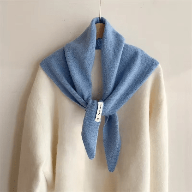 Triangular Knitted Scarf in Niche Wool – Warm, Elegant &amp; Versatile