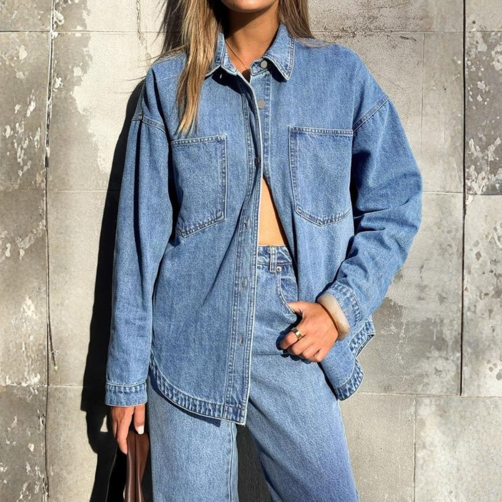 Lässiges Denim-Hemd mit vorderer Knopfleiste und zwei Taschen für Frauen
