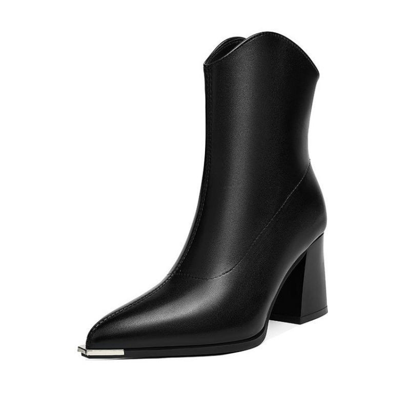 Schwarze Damenstiefelette mit spitzer Zehe, metallener Zehenkappe und Blockabsatz