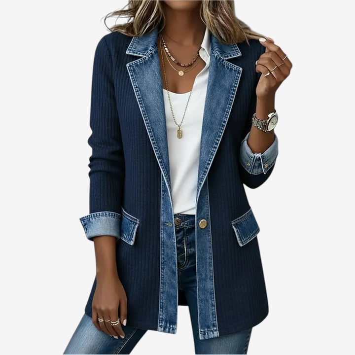 Bethany | Elegante Jacke mit geschichtetem Kragen und Knöpfen