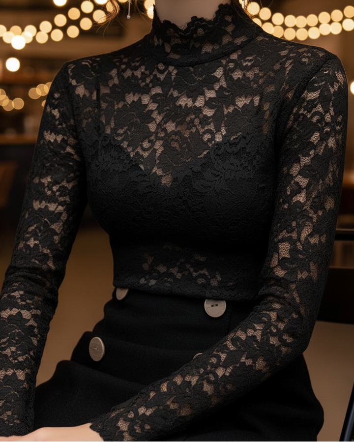 Damen Bluse mit floraler Spitze und hohem Kragen – Langarm, figurbetont, mit Wellenkante