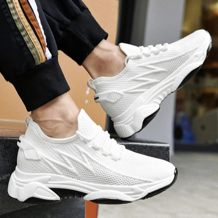 Diskrete erhöhende Herrensneaker mit Stil - MaxLift Boost