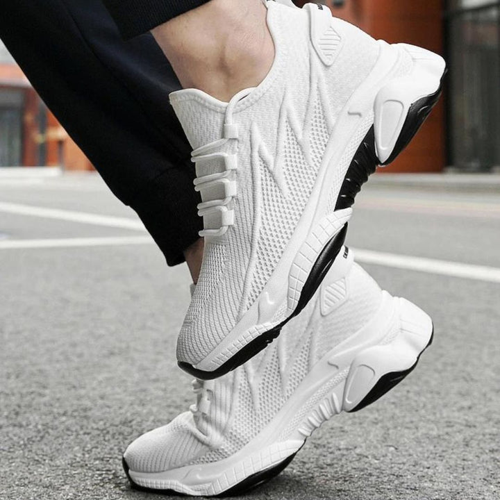 Diskrete erhöhende Herrensneaker mit Stil - MaxLift Boost