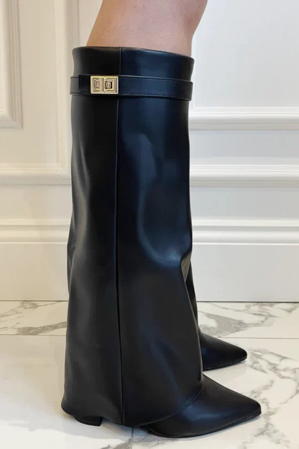 Damenstiefel mit Blockabsatz und eleganter Passform mit Riemchen aus Wildleder oder Leder