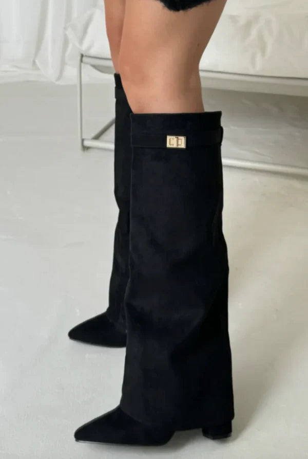 Damenstiefel mit Blockabsatz und eleganter Passform mit Riemchen aus Wildleder oder Leder