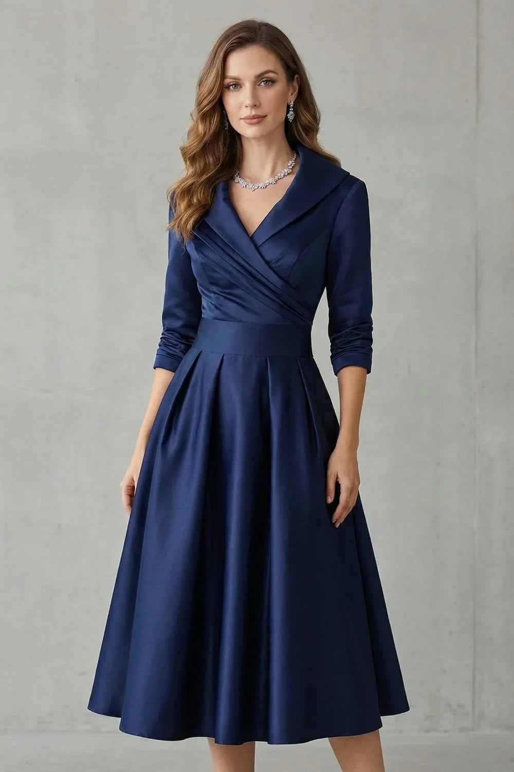 Robe pour femme | Midi à col drapé, coupe cintrée et jupe évasée