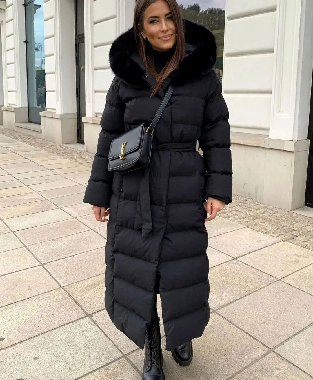 Aria | Damen Lange Gürtel Pufferjacke mit Fellkapuze